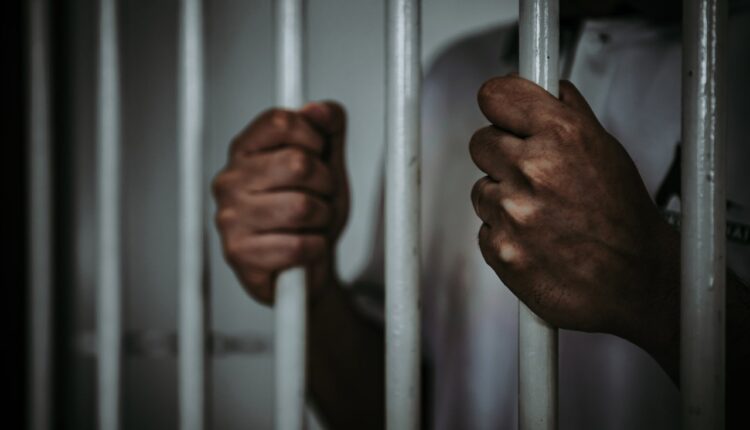 Un gérant de Cafétaria, 30 ans a été déposé en prison le jeudi 12 août 2021 pour viol sur mineure. L'acte remonte au samedi 24 juillet 2021 et s'est déroulé au quartier Zoca à Abomey-Calavi.