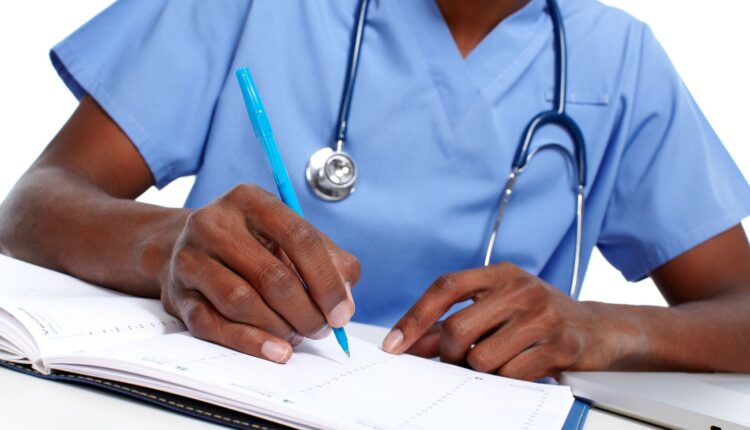 un médecin en prison pour exercice illégal