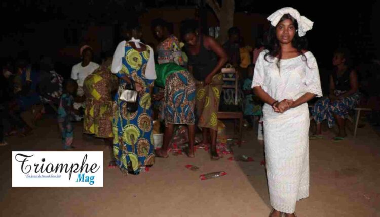 Nadia Okoumassoun offre des vivres aux femmes de Dassa-Zoumé