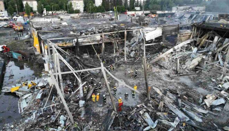 bombardement du centre commercial de Krementchouk par un missile russe