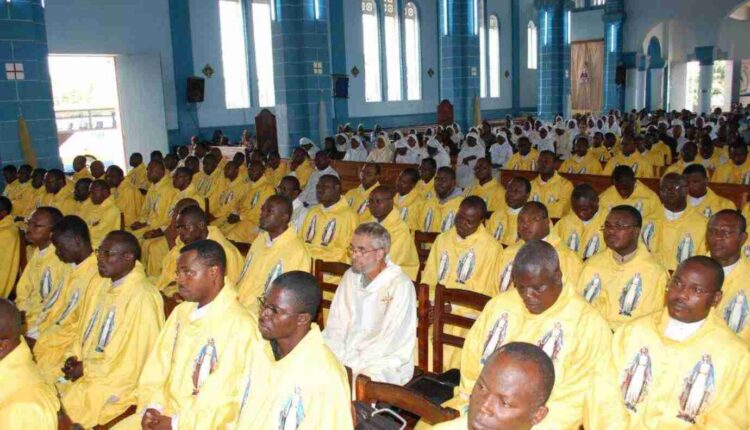 prêtre catholiques au Bénin