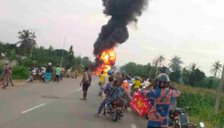 Une voiture prend feu à Lokossa