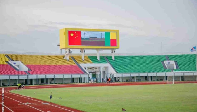 Boutiques ceinturant le Stade GMK