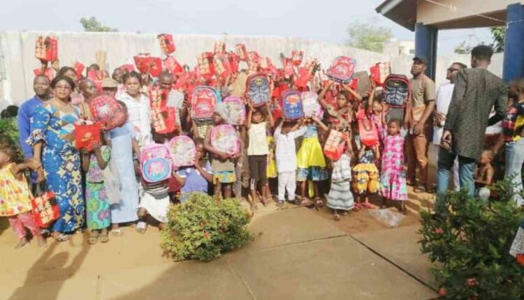 Nadine Okoumassoun Kit scolaire