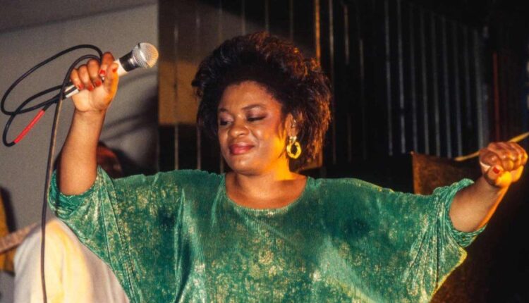 Congolese musician Tshala Muana (known as 'The Queen of Congolese Mutuashi') performs at Kilimanjaro, New York, New York, June 20, 1993. (Photo by Jack Vartoogian/Getty Images)