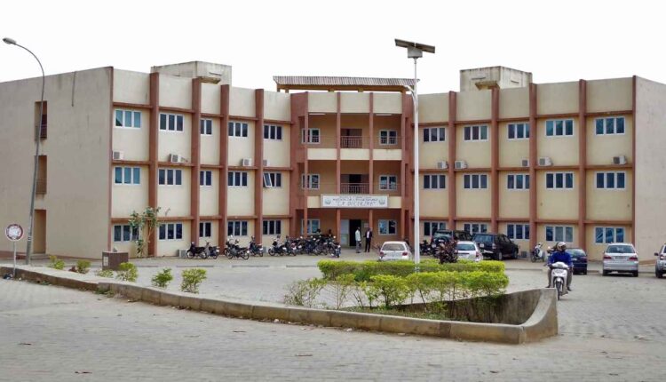 Maison de l'enseignant à l'Université d'Abomey-Calavi-Bénin pH Wikipédia