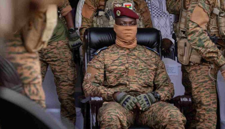 Le Capitain Ibrahim Traoré, à Ouagadougou, le 15 octobre 2022. © AFP - Olympia de Maismont