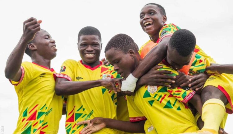 Les Guépards et joueurs de l'équipe Saint Rite