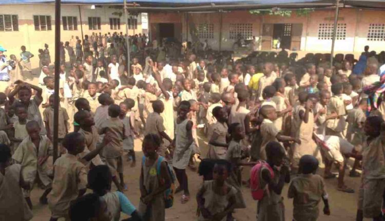 Ecole primaire public du Bénin, écolire élève @ Twitter