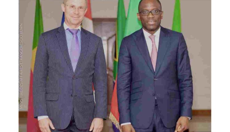 Stéphane Mund, nouvel ambassadeur de l’Union européenne au Bénin et le ministre des Affaires étrangères, Shegun Bakari